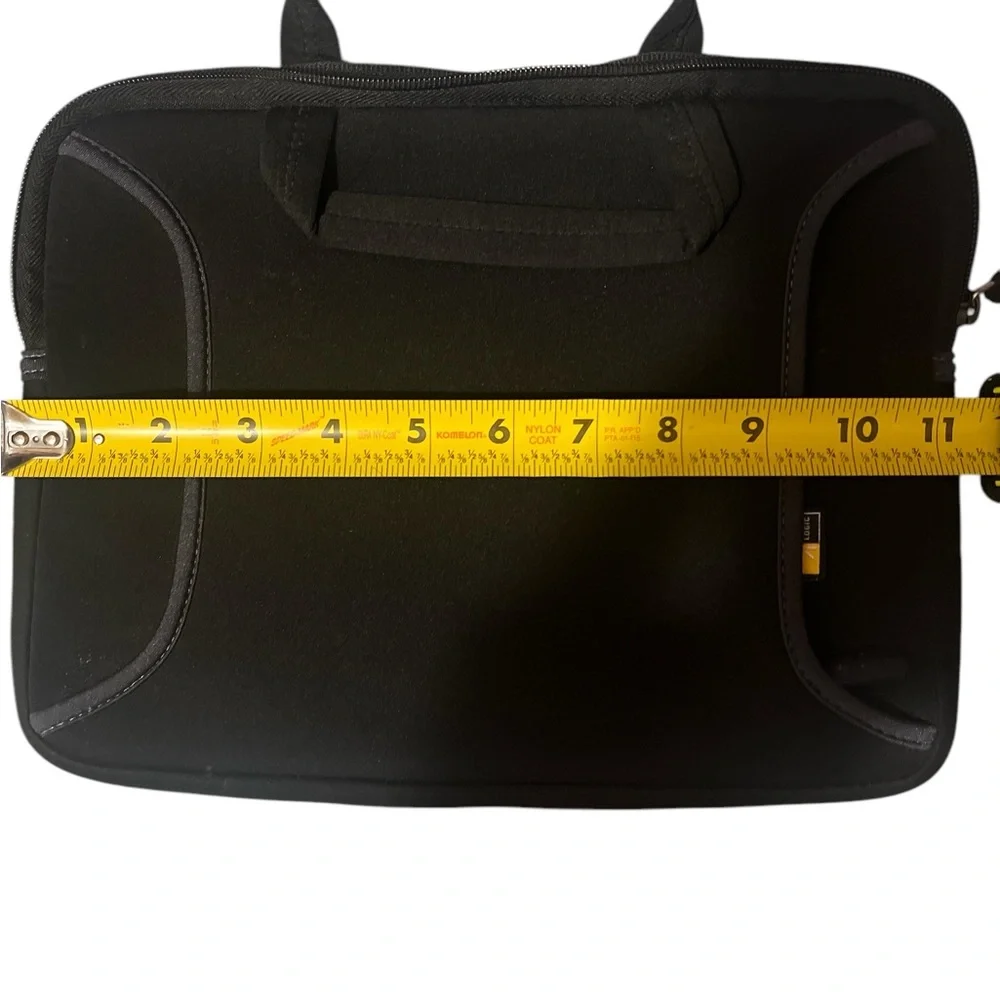CASE LOGIC | BLACK TABLET CARRYING CASE WITH SIDE POCKET
